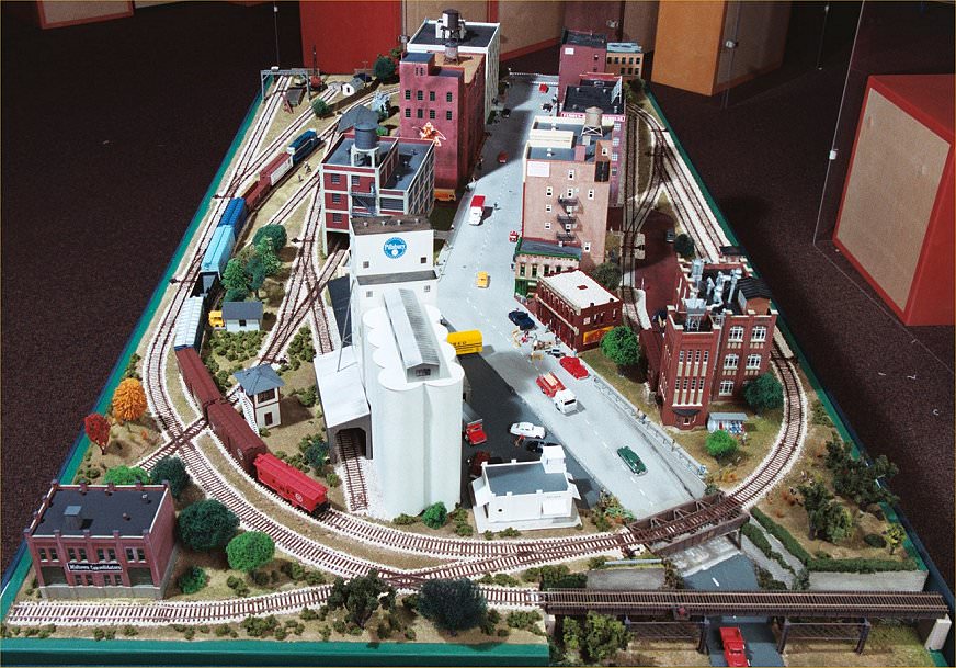 Photo of the St. Louis Central HO scale model railroad at the Missouri History Museum.