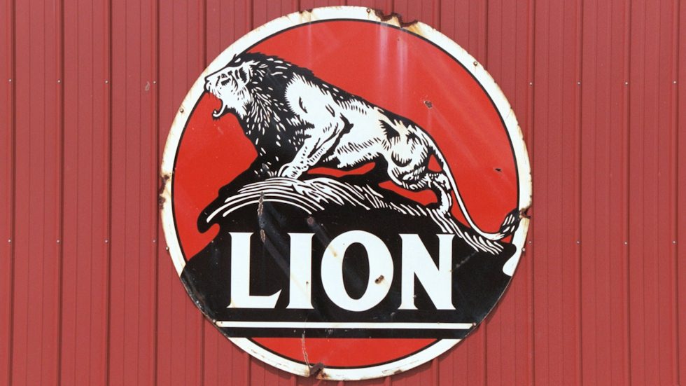 Vintage Lion Oil and Magnolia Gasoline Metal Signs ...